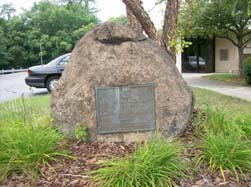 ‘The site of the first gas well in the United States. Lighted in honour of General Lafayette’s visit, 4 June 1825. Placed by Benjamin Prescott Chapter of the Daughter’s of the American Revolution. June 4. 1925.’ Photo courtesy of A Giebel.
